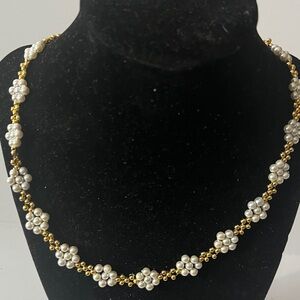 Elegant Gold and White Natural Pearl Necklace with magnetic lobster closure